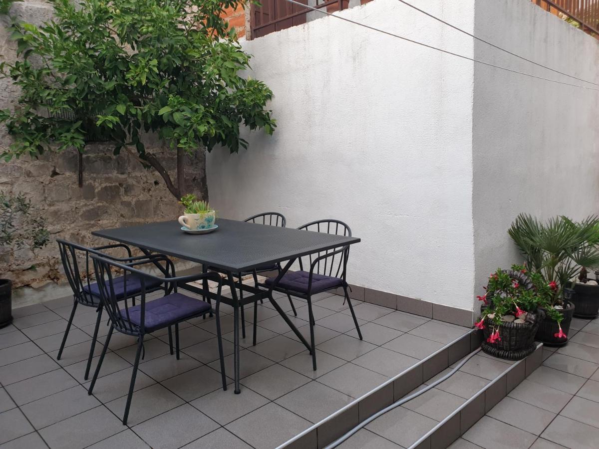 Hotel Lemon Tree Donji Seget Exterior foto