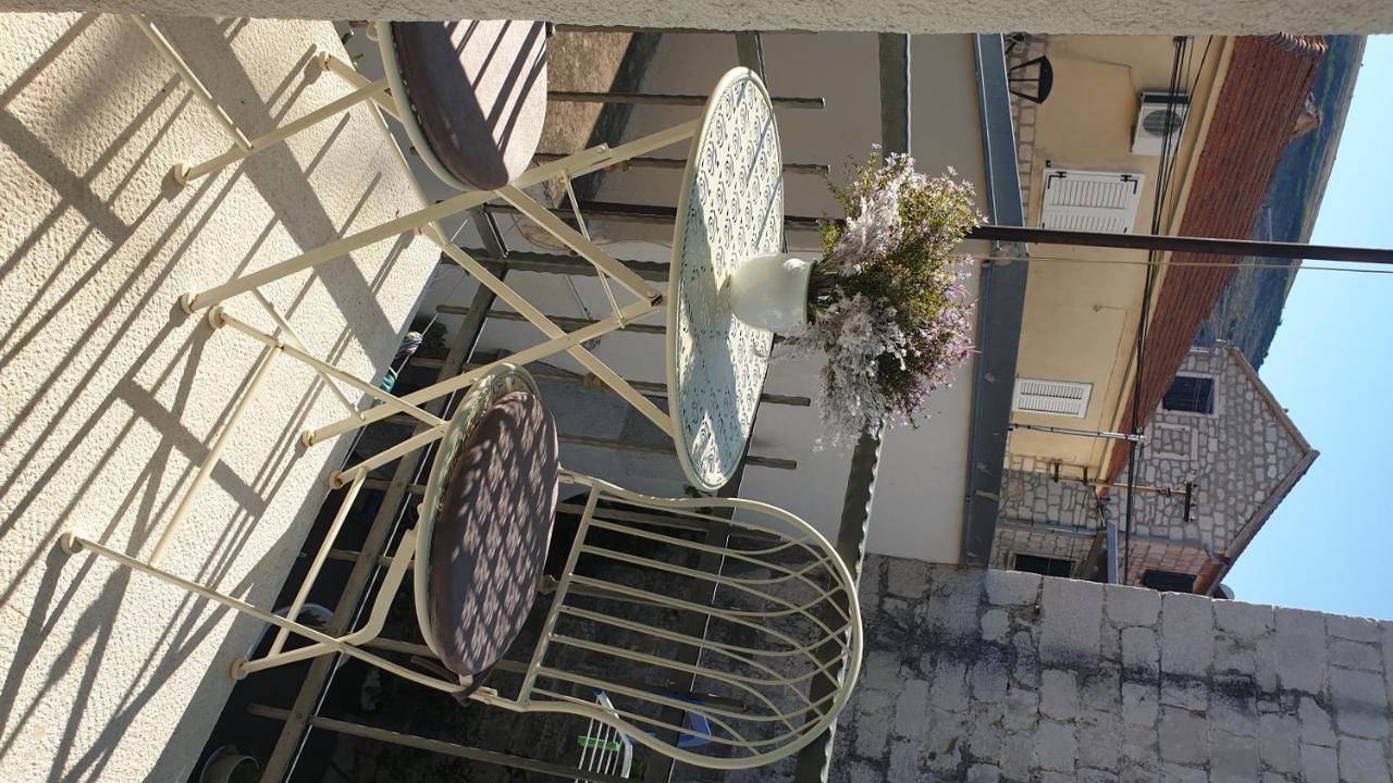 Hotel Lemon Tree Donji Seget Exterior foto